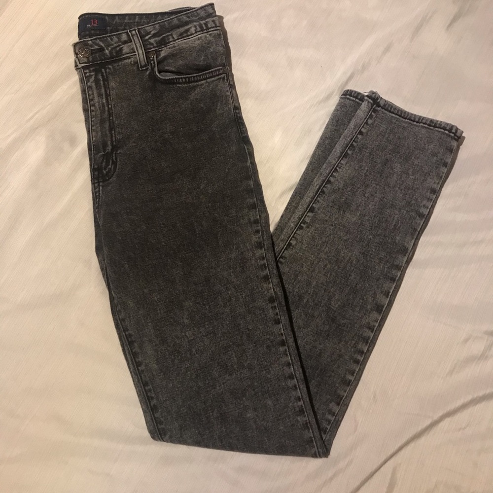 Black acid wash junior jeans